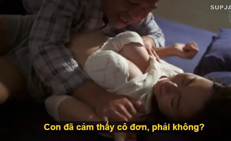 Thấy con trai mải miên lao vào việc làm khiến vợ nó cô quạnh lẻ loi, ông bố chồng nổi máu điên đảo liều mình đè ra địt con dâu.