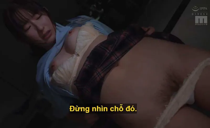 Sếp lớn mưu tính đâm mạnh vào nhỏ dưới quyền kiêu căng lười nhác, suốt ngày bận tán gẫu cùng người yêu.